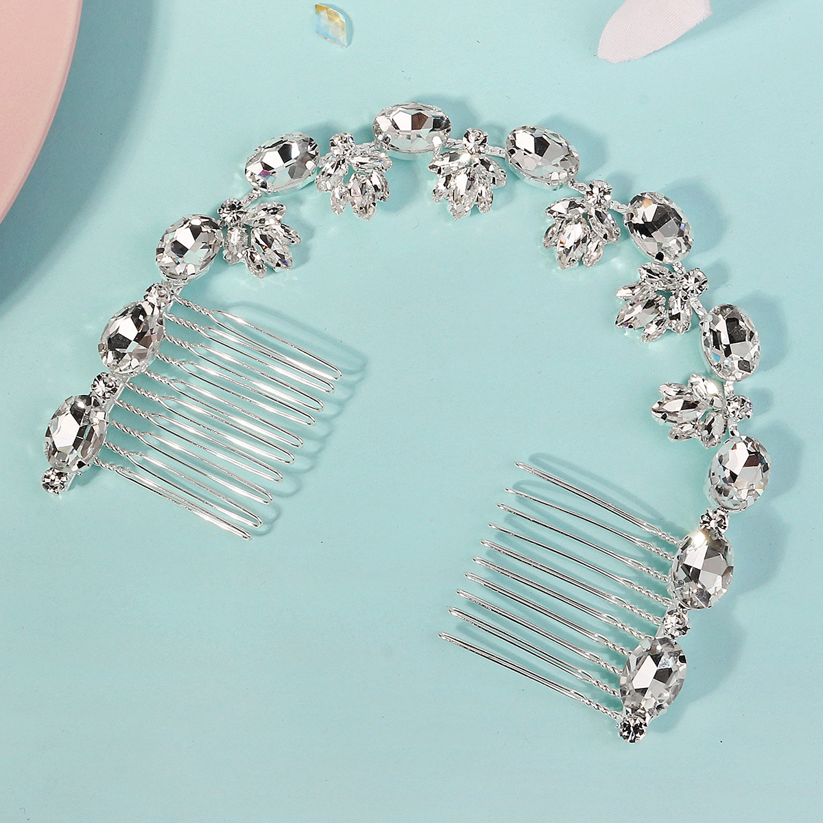 European and American handcrafted bride headwear, rhinestone hair combs, exquisite updo styling accessories, ancient-style wedding comb hair accessories details Picture