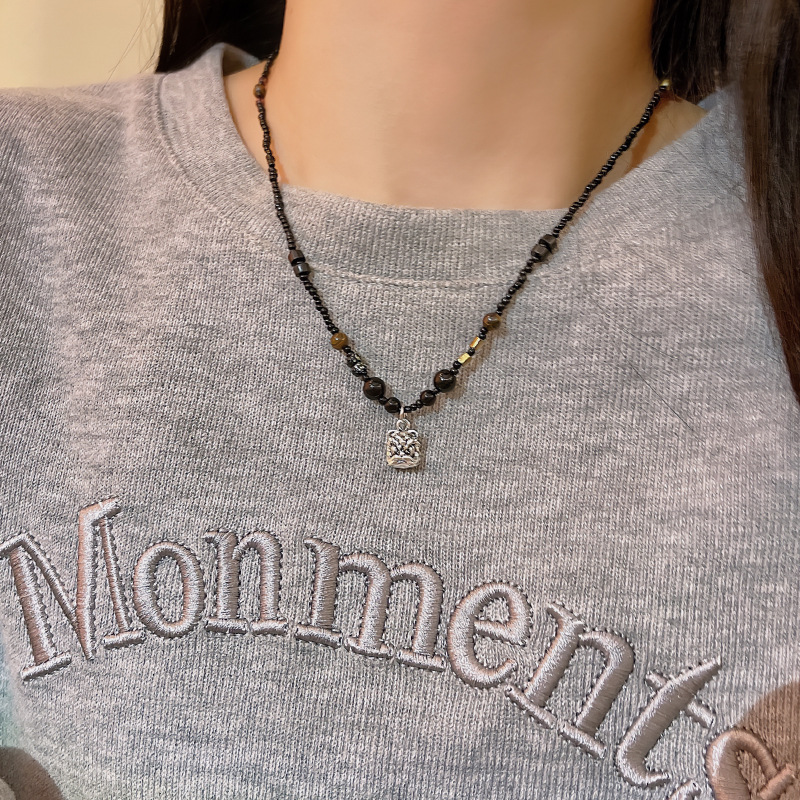 New Chinese-style lion dance pendant necklace for women on Instagram, trendy and niche retro ethnic style beaded collarbone chain accessory Specification drawing
