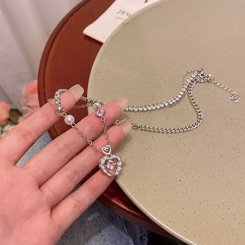 Exquisite hollowed-out pink heart-shaped zircon necklace, a cold and elegant style for women, fashionable and high-end, versatile pearl collarbone chain accessory Application Scenario