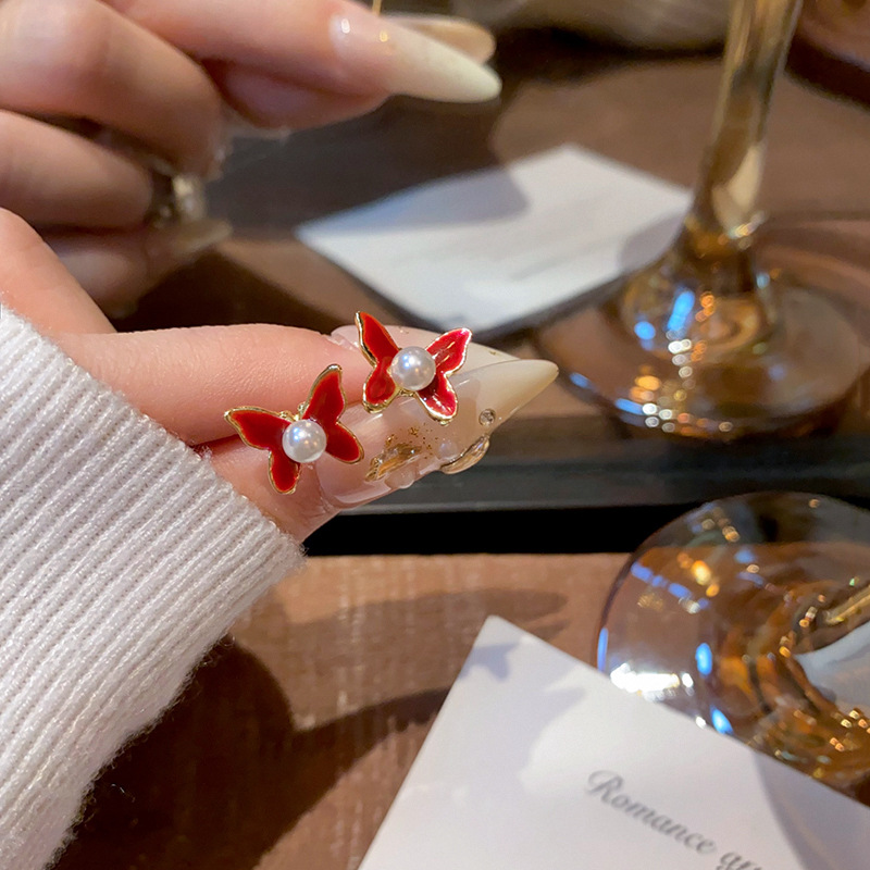 Reddish-brown oil-dripping bow stud earrings for women, retro and light luxury pearl earrings, with a unique and high-end feel, versatile and exquisite earrings full figure
