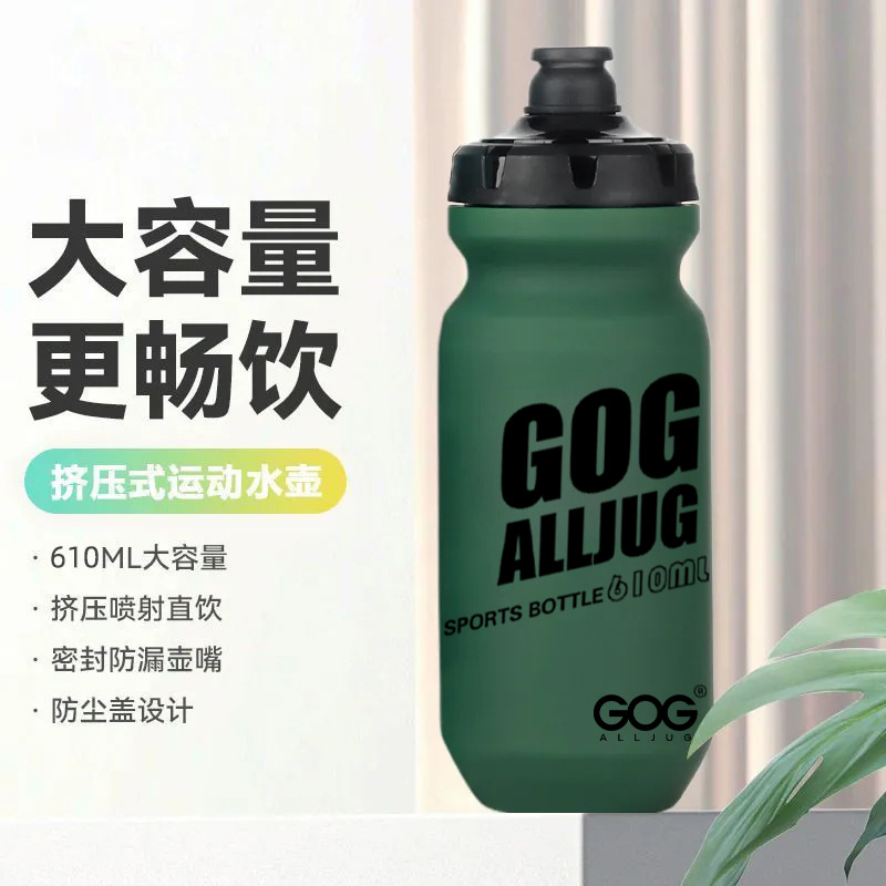 Plastic sports water cup extrusion type, multi-specification, large-capacity bicycle, mountain road, outdoor cycling sports water bottle Application Scenario