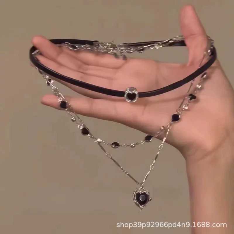 Black heart multi-layer necklace for women, sweet and cool, black leather rope chain, collarbone chain, choker necklace accessory details Picture