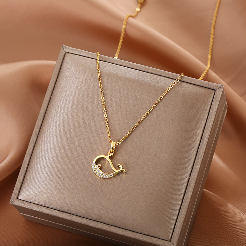 A new 18k gold-plated cute little whale titanium steel necklace in Korean style, a fresh and trendy female Instagram collarbone chain that doesn't fade full figure