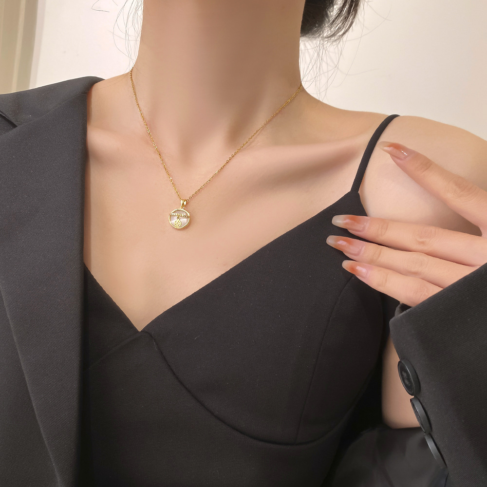 Korean version of ins cat's eye stone copper plastic coin pendant titanium steel necklace female Internet celebrity light luxury high-end collarbone chain accessory Application Scenario