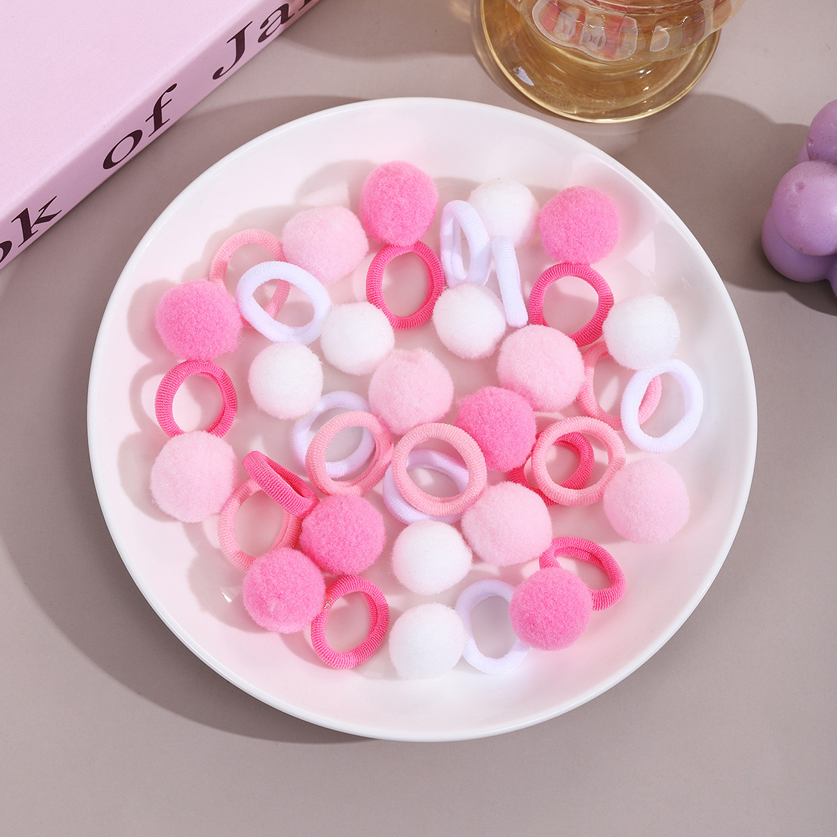 Children's candy-colored bun hair tie set, baby sweet style bag set, mini high-elasticity hair tie, elastic band and hair accessory Application Scenario