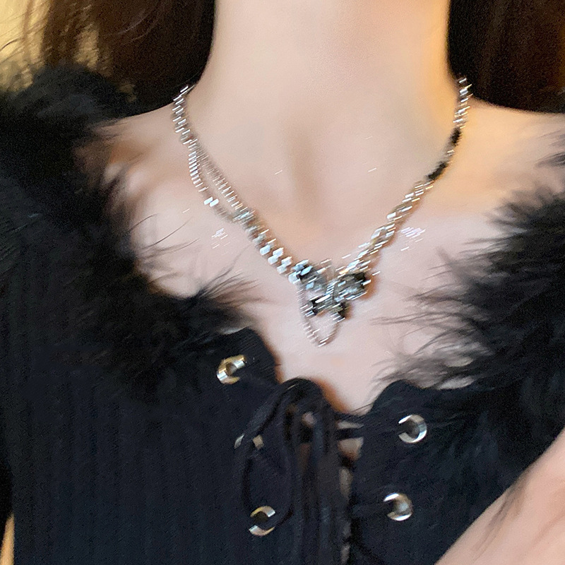 Black butterfly Zircon hoodie necklace for women, 2023 new trendy collarbone chain, niche style, internet-famous sweater chain Specification drawing
