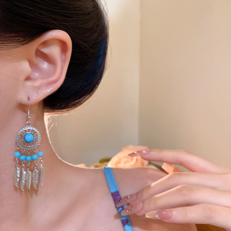 New Chinese-style dream catcher net earrings, women's ethnic style versatile tassel long stud earrings, new Hanfu cheongsam earrings Application Scenario