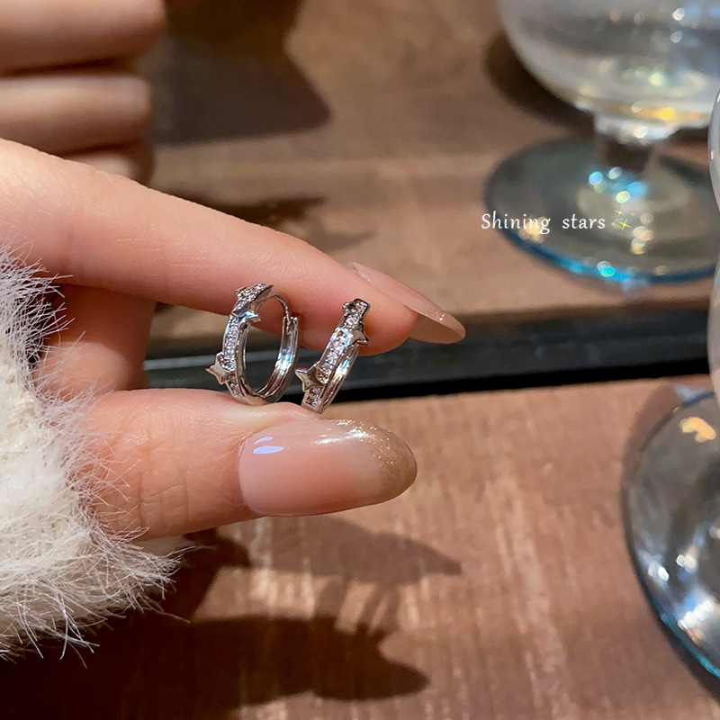 Exquisite micro-inlaid zircon star ear buckles for women, simple and individual cold style earrings, a new trendy ear ring accessory in 2025 full figure