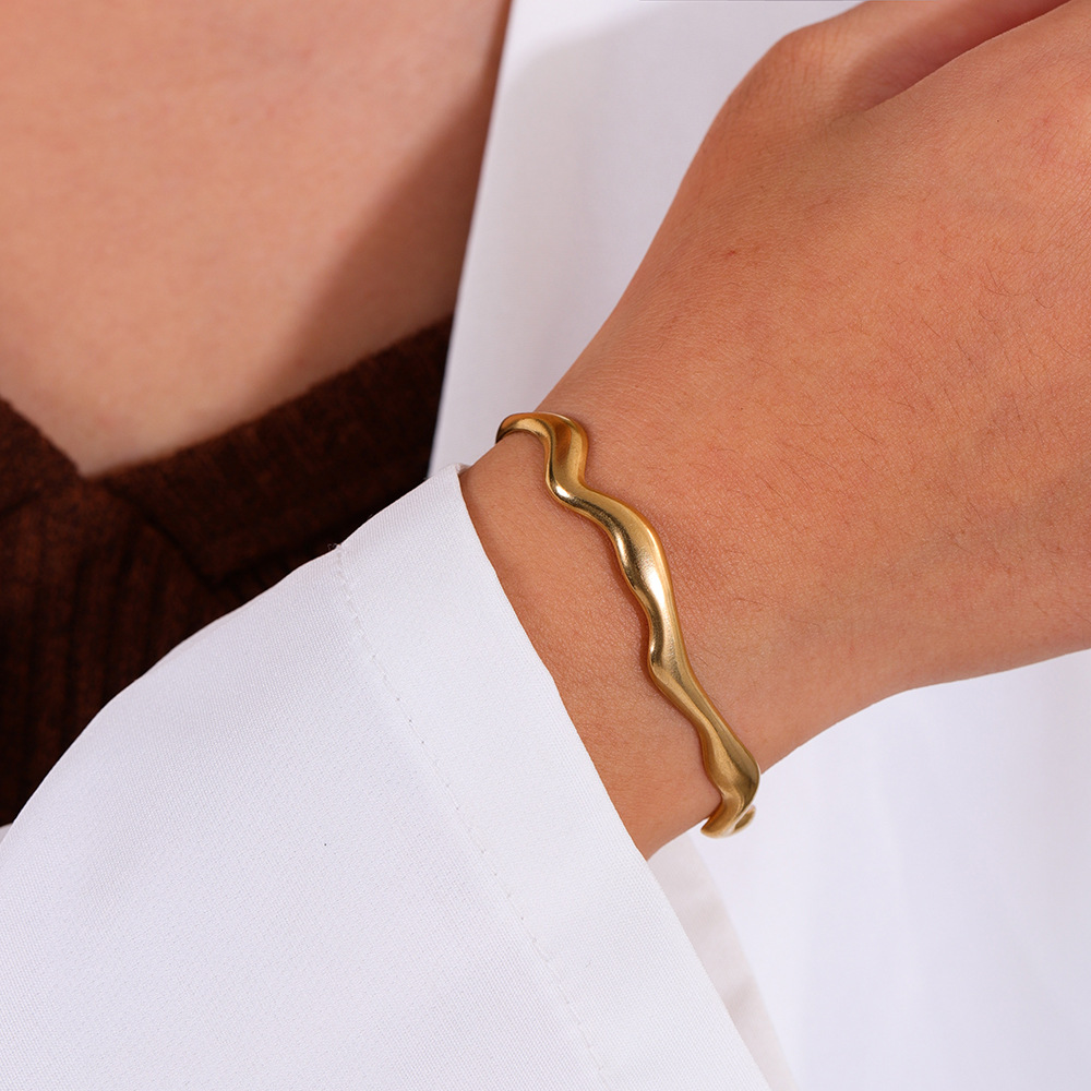 Cross-border bestseller, non-fading, irregular opening titanium steel bracelet, women's exaggerated and simple stainless steel bracelet wholesale details Picture