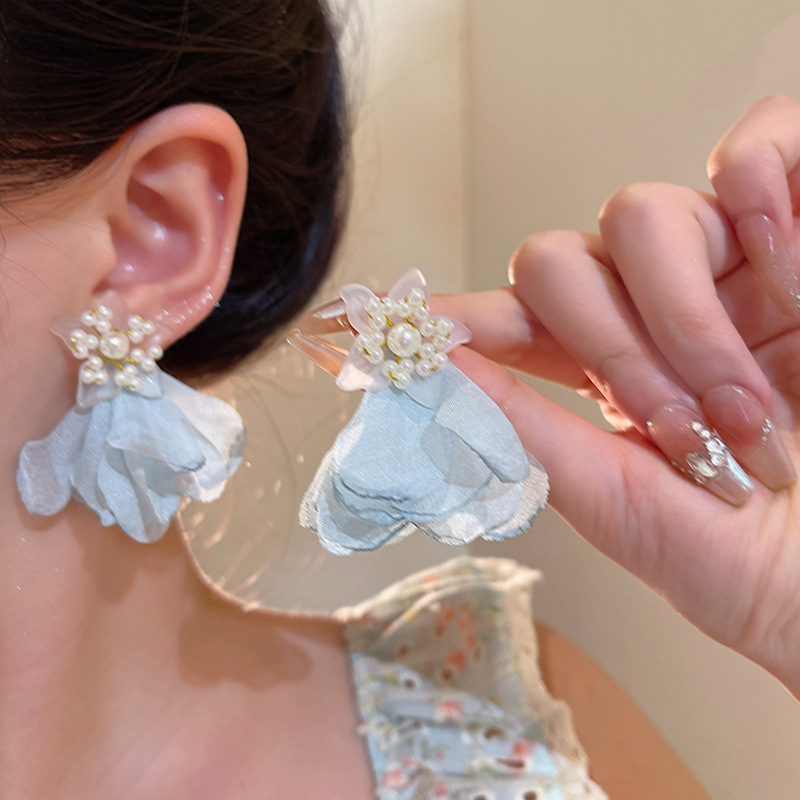 Summer fresh chiffon pearl flower earrings for women, seaside vacation style earrings, high-end, elegant and grand, stud earrings for women details Picture