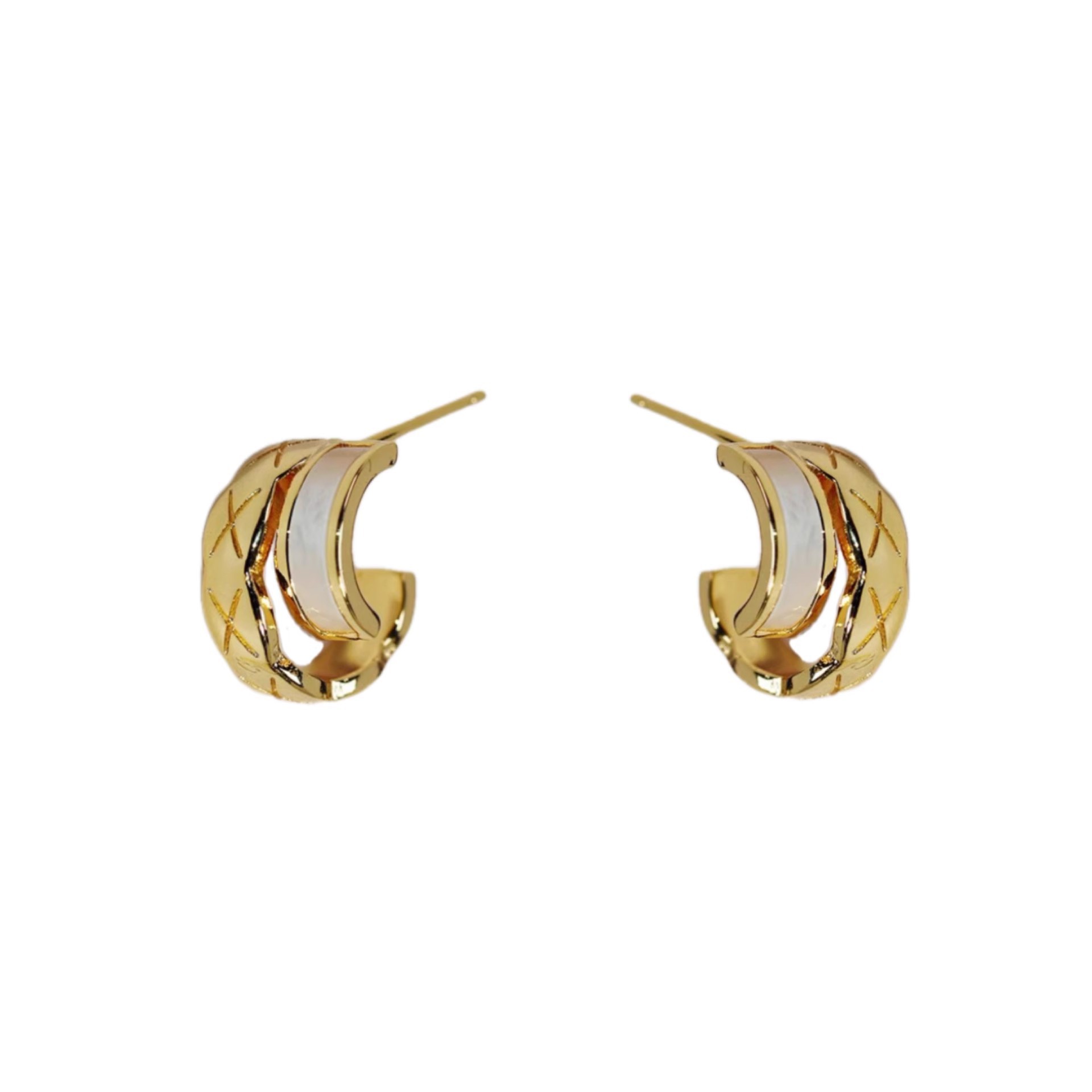 Diamond-shaped small fragrant shell double-layer C-shaped stud earrings for women, a unique and high-end style earring for spring and summer Item Picture