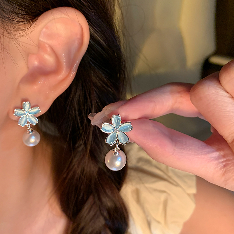 Blue cat's eye stone flower earrings, pearl stud earrings for women, 2024 new style, versatile and dynamic tassel earrings, popular earrings details Picture