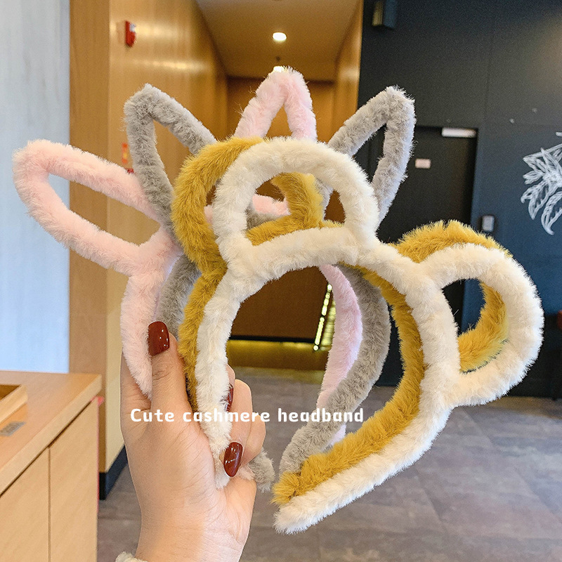 Plush and cute rabbit bear hair band, hair clip, three-dimensional hair pressing, versatile, go out to wash your face, headband, hair accessory manufacturer wholesale Application Scenario