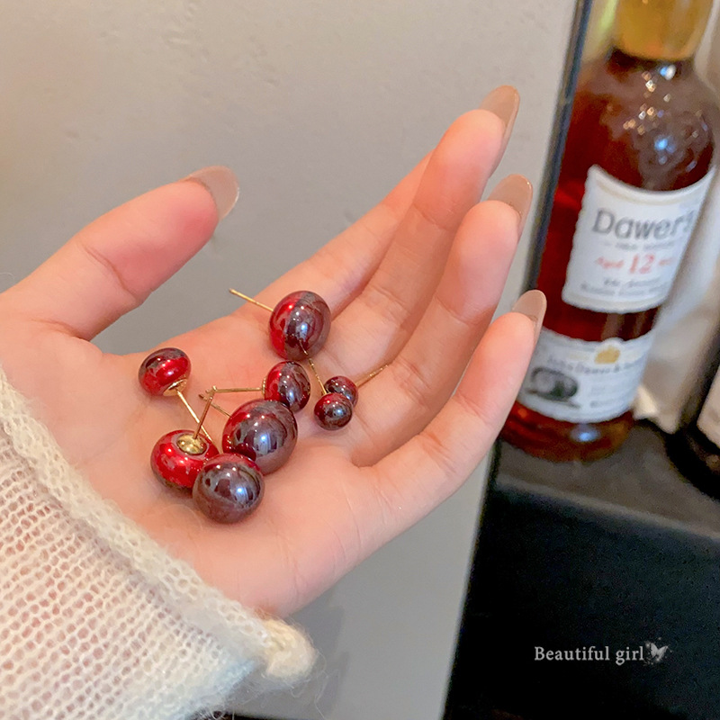 Dazzling purple grape bean pearl stud earrings, retro autumn and winter high-end style earrings, niche and unique light luxury cold style earrings Specification drawing