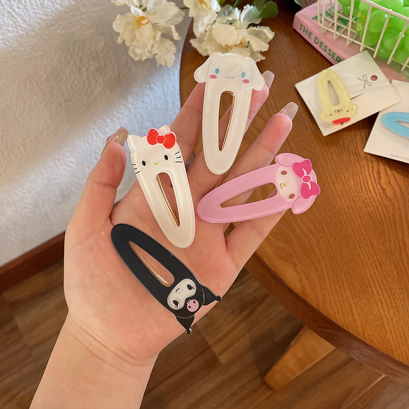 Korean-style duckbill clips, acrylic Sanrio cinnamon dog bangs clips, bb clips, cute girl hair clips, hairpins for students Application Scenario