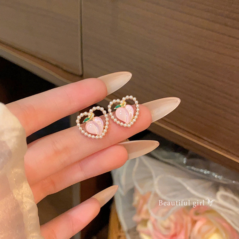 S925 Silver Needle Peach Heart-shaped Earrings, a niche design for women with a sweet pearl stud, are fresh and elegant earrings for young girls full figure