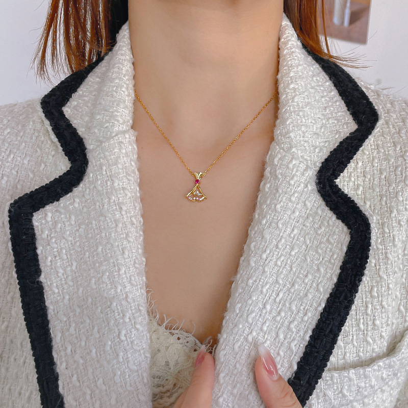 Korean InS-style little dress, lively necklace, women's niche design sense, rose red zircon pendant, stylish and trendy collarbone chain Specification drawing