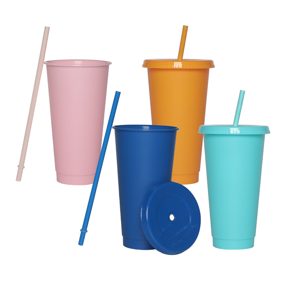 Factory direct sales of 710ML milk tea plastic cups with straws, solid color reusable straw water cups in stock for wholesale Application Scenario