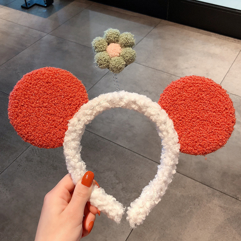 Autumn and winter Mickey flower cute hair band for washing face, lambskin women's plush anti-slip headband for mask application, special hair tie Application Scenario