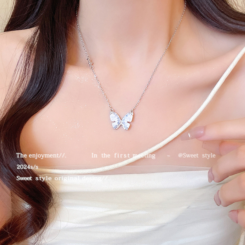 The gradient blue diamond butterfly necklace is a fashionable and high-end, light luxury and niche collarbone chain, a new versatile accessory details Picture