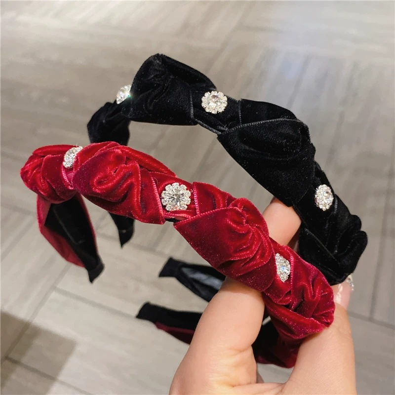 High-end rhinestone velvet hairband for women, retro black style, high top headband, French autumn and winter hairpin and hair accessory full figure