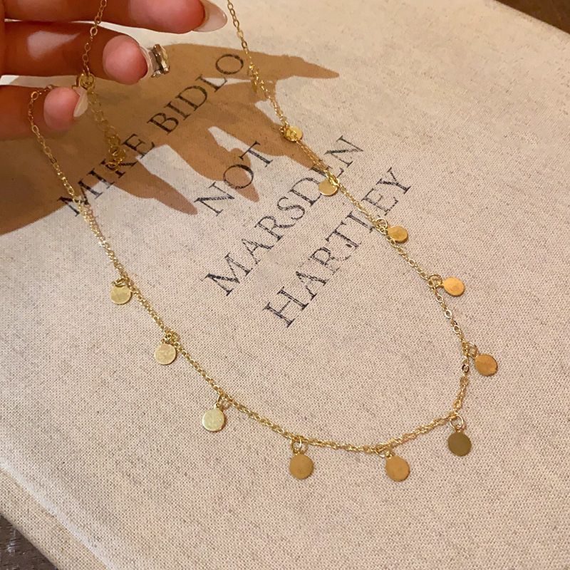 Retro-style metallic sequined necklace for women, light luxury, niche design, unique personality, layered collarbone chain accessory Application Scenario