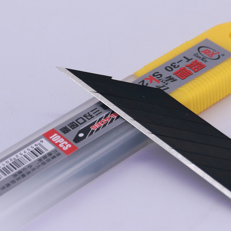 Runxin Art Design blade 0.6 thickened 18mm large replacement blade SK2 alloy steel sharp black replacement blade Specification drawing