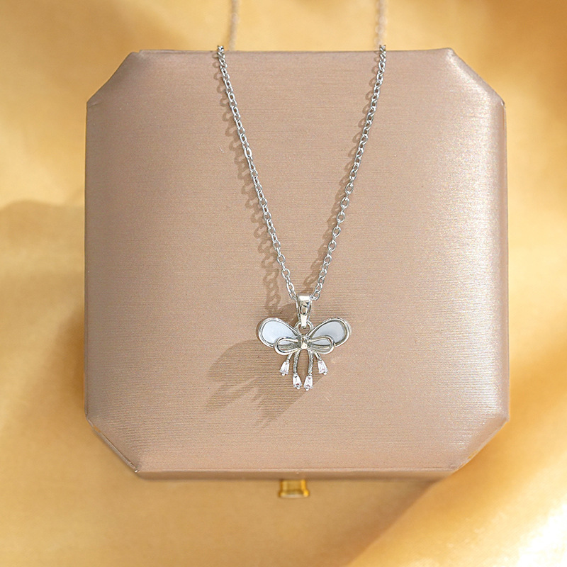 Korean version silver simple bow zircon necklace with a unique design sense for women, titanium steel collarbone chain, elegant and light luxury accessory Specification drawing