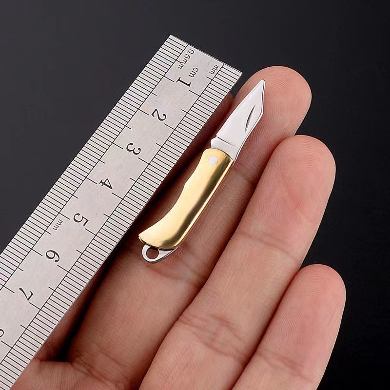Mini brass folding knife, sharp and exquisite small knife, portable keychain, pendant, pocket knife, self-defense, unpacking packages undefined