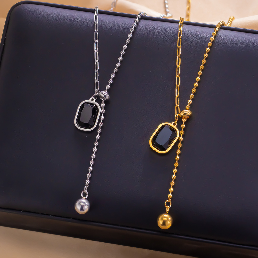 Korean-style geometric tassel spliced chain titanium steel necklace, a versatile and light luxury adjustable collarbone chain for women's fashion, autumn and winter accessories full figure