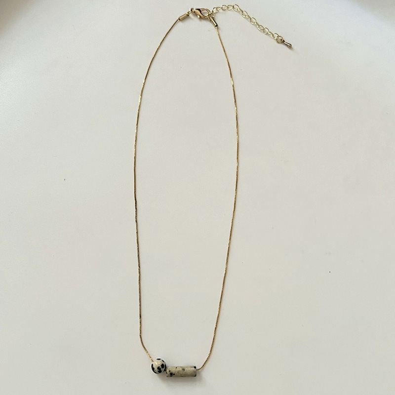 Irregular-colored natural stone necklace, a versatile and niche accessory for women in summer, a high-end necklace for best friends, and a stylish collarbone chain Item Picture