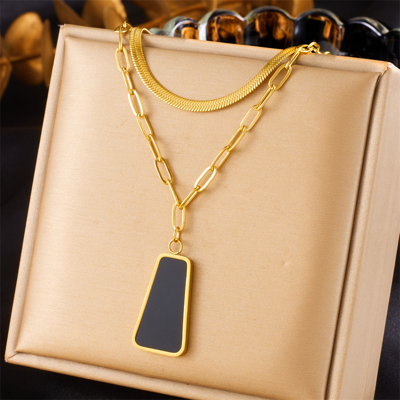 A fashionable, individual, high-end retro gold-plated stainless steel square geometric pendant double-layer stacked necklace full figure