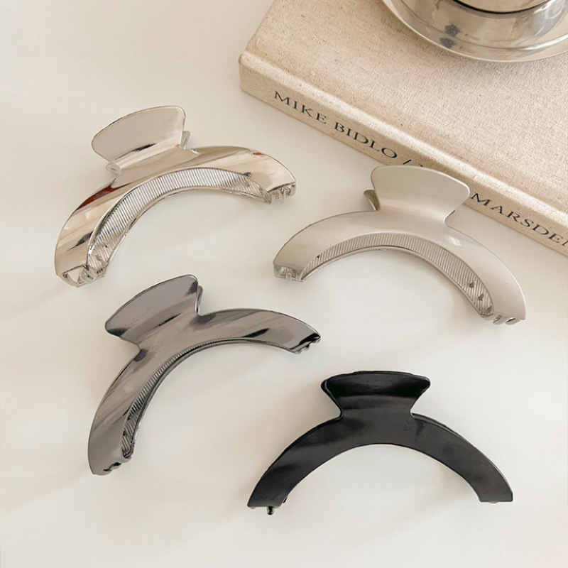 2024 New high-quality Korean hair clip, shark clip, women's metal arched high-end grabber, high-end hair accessory clip details Picture