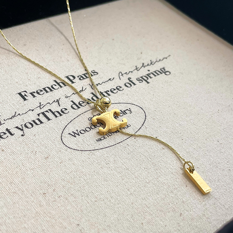 Letter C-shaped pendant necklace for women's autumn and winter, light luxury pull-out style sweater chain, titanium steel non-fading sweatshirt chain Specification drawing