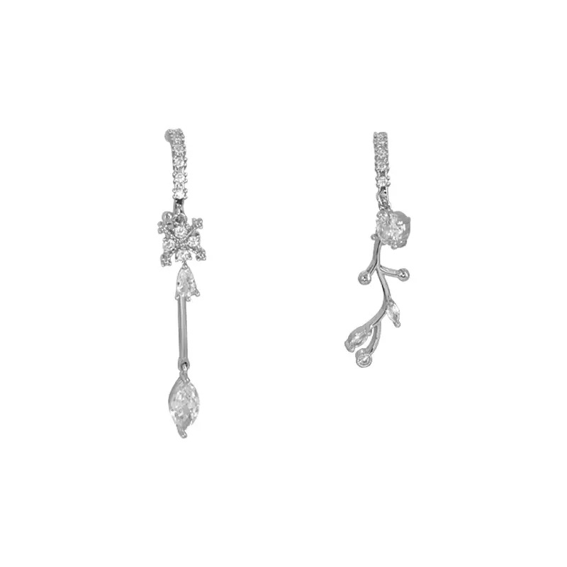 S925 Silver Needle cold style flower tassel earrings, light luxury and high-end asymmetrical earrings, sweet and cool girl earrings Item Picture