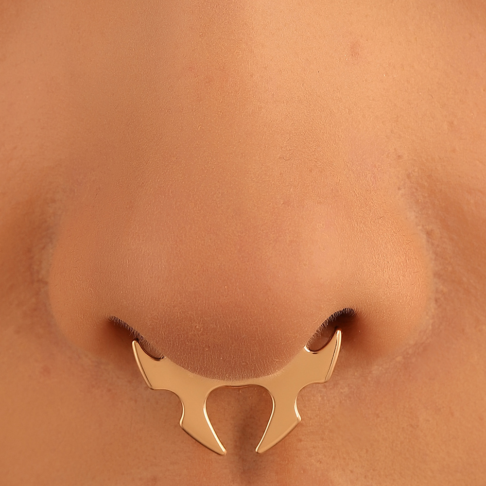 Cross-border perforation-free U-shaped horn nose clip fake nose accessory, European and American ins fashion geometric bat nose ring puncture accessory full figure