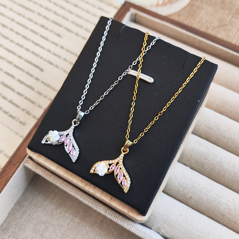 Korean sweet design style pink diamond small fish tail titanium steel necklace, fashionable and versatile for women, slightly inlaid zircon collarbone chain details Picture