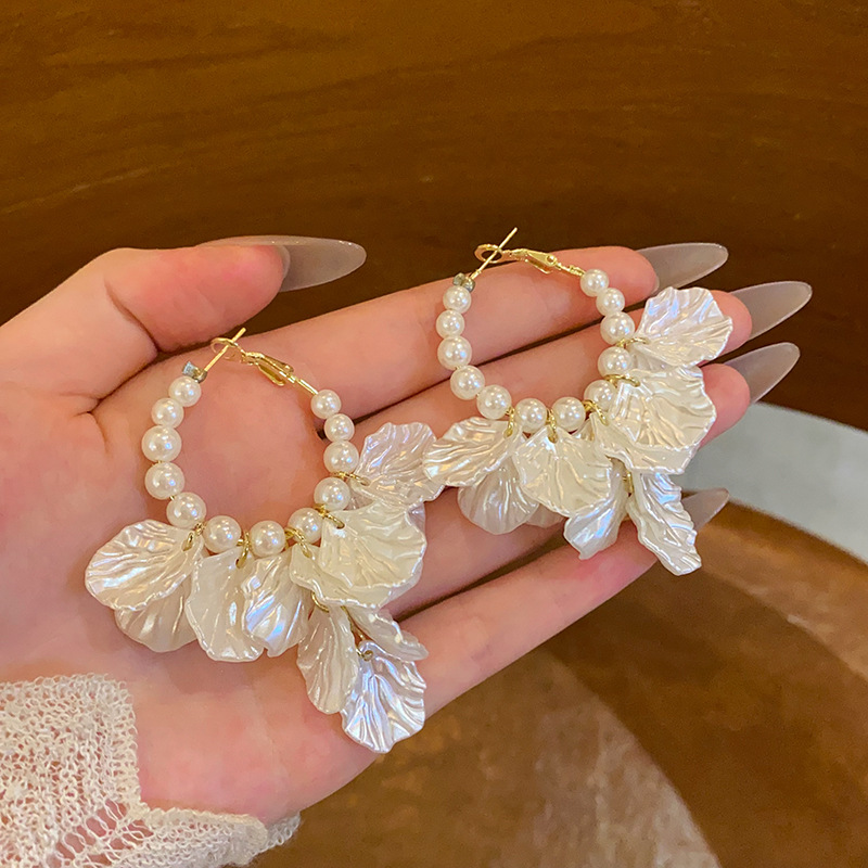 Light luxury retro pearl white petal tassel earrings, exaggerated large ear rings, niche design sense, fashionable earrings full figure