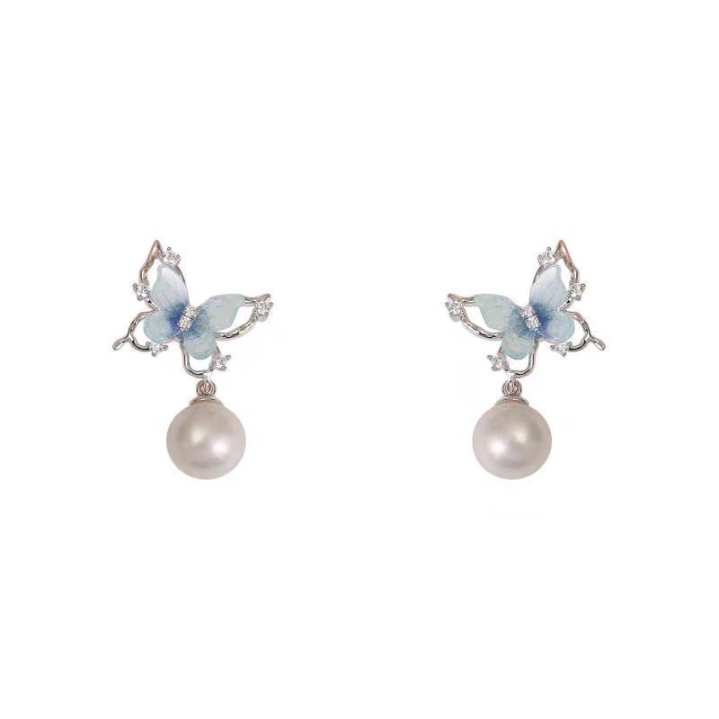 Dreamy gradient butterfly pearl earrings for women, exuding a sense of light luxury and sophistication, with a unique and exquisite stud. A versatile and elegant ear accessory Item Picture