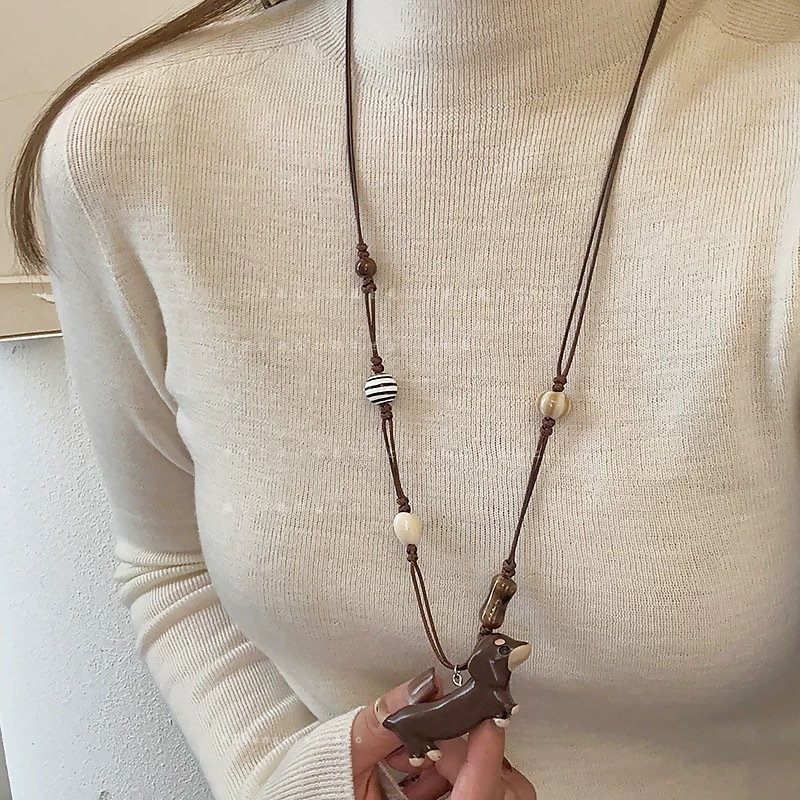 Cute ceramic Dachshund pendant necklace for women, unique, fashionable and stylish, versatile necklace sweater chain Specification drawing