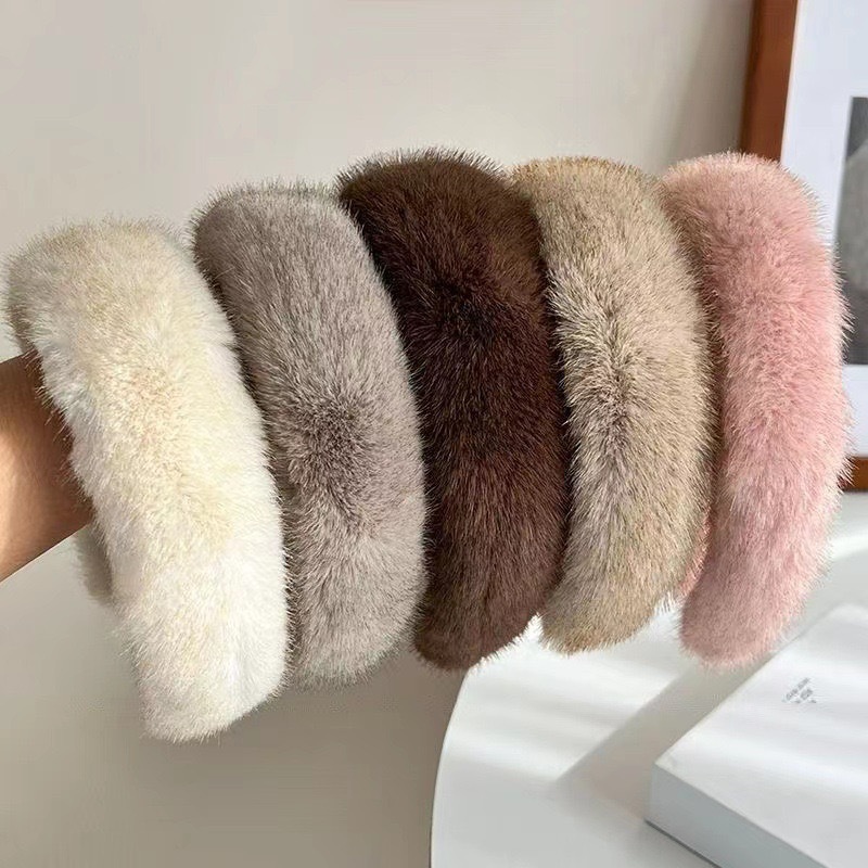 Korean Instagram mink hair band with a wide fringe, a popular autumn and winter facial wash mink hair headband in solid color for women full figure