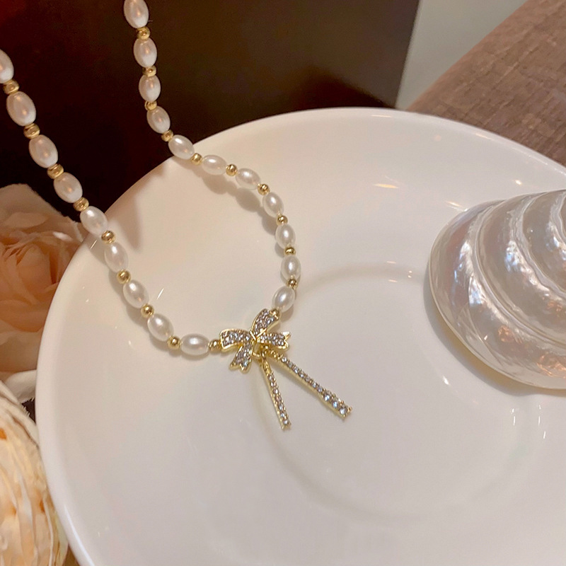 Korean-style sparkling diamond bow pearl necklace, sweet, unique and versatile for women, beaded collarbone chain, design sense and personality accessory Specification drawing