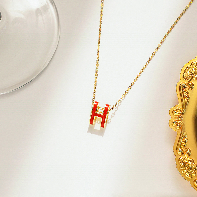 The same style of copper pendant with the letter "H" on Xiaohongshu, oil drip enamel titanium steel necklace, fashionable and elegant for women, light luxury collarbone chain Specification drawing
