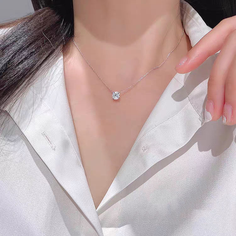 The heart-shaped zircon necklace is a sweet and light luxury necklace with an ins style for women. It features a niche design and is a popular collarbone chain that goes well with everything details Picture