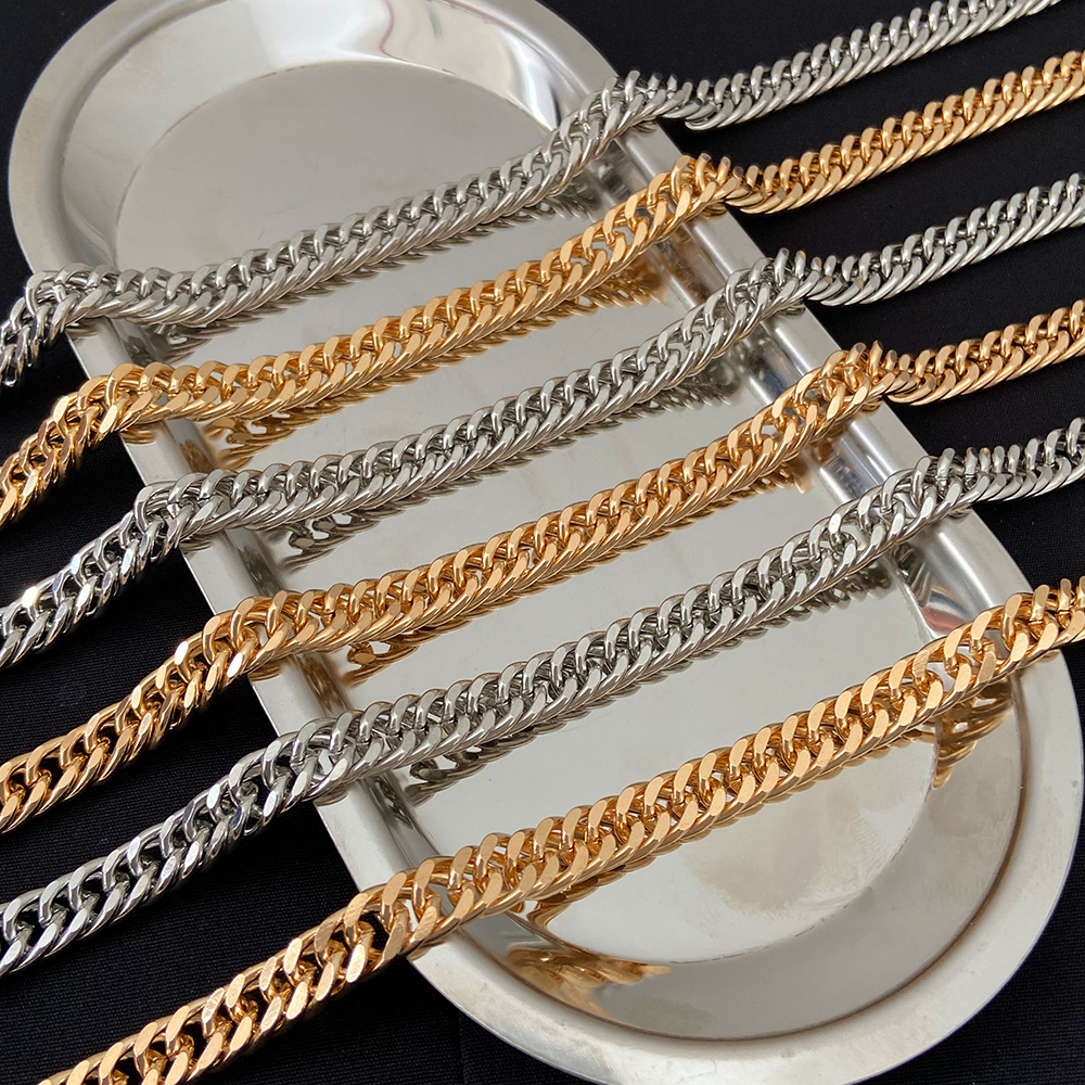 European and American fashion thick chain hip-hop bracelet necklace set, women's collarbone chain, men's cross-border punk jewelry 2-piece set Application Scenario