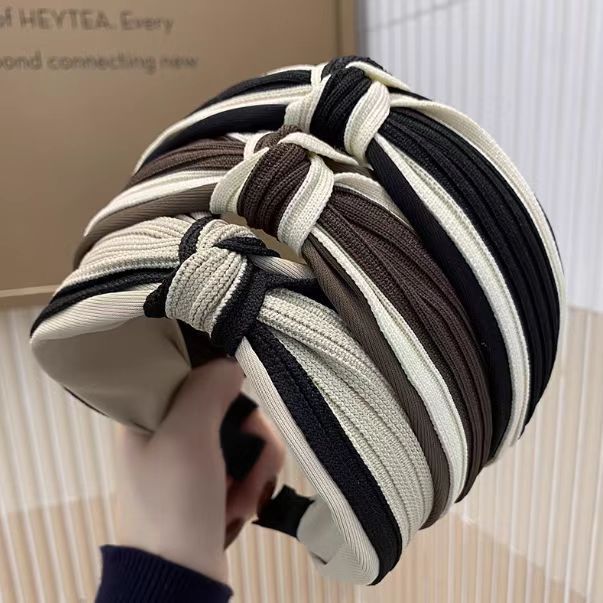 High appearance level hairband for women, 2024 new autumn and winter mini chanel-style knitted wide-edge knotted headband, small fabric hair clip that shows off the face details Picture