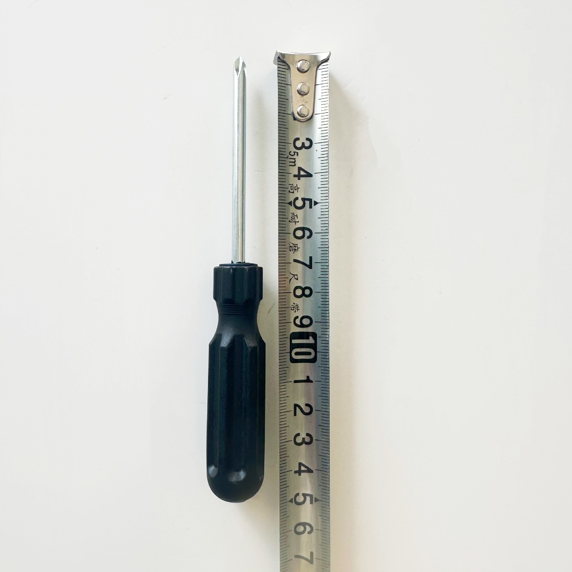 Factory wholesale of black handle 5.0 screwdrivers with magnetic screwdrivers, furniture and home decoration delivery screwdrivers undefined