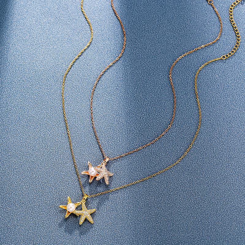 The golden starfish pearl necklace is a trendy and niche design for women on Instagram. It features an openable pendant set with diamonds and is a light luxury titanium steel necklace Application Scenario