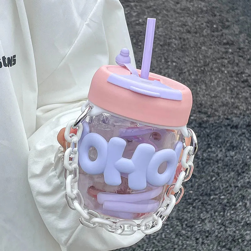 Cute girl glass cup, high appearance level, simple straw cup. Girls carry chains and carry ins water cups in summer Application Scenario