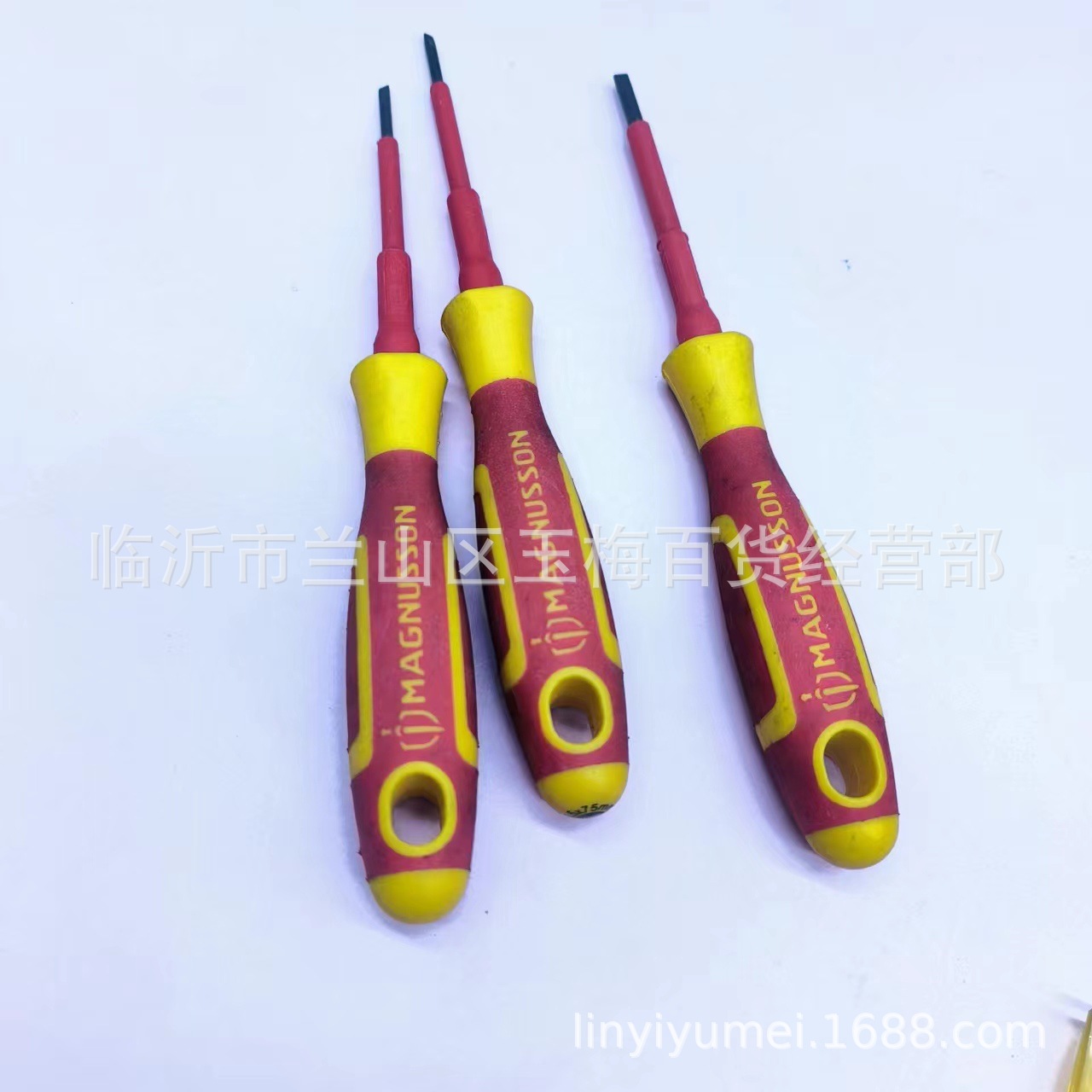 Handle 3-inch flat-head screwdrivers, rubber insulated screwdrivers, and household hardware tools Specification drawing